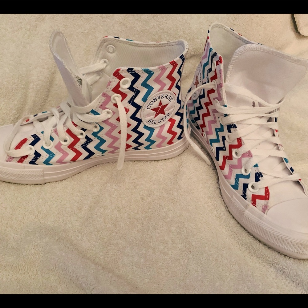 CONVERSE - ZIG ZAG Size 9 Limited Edition high top